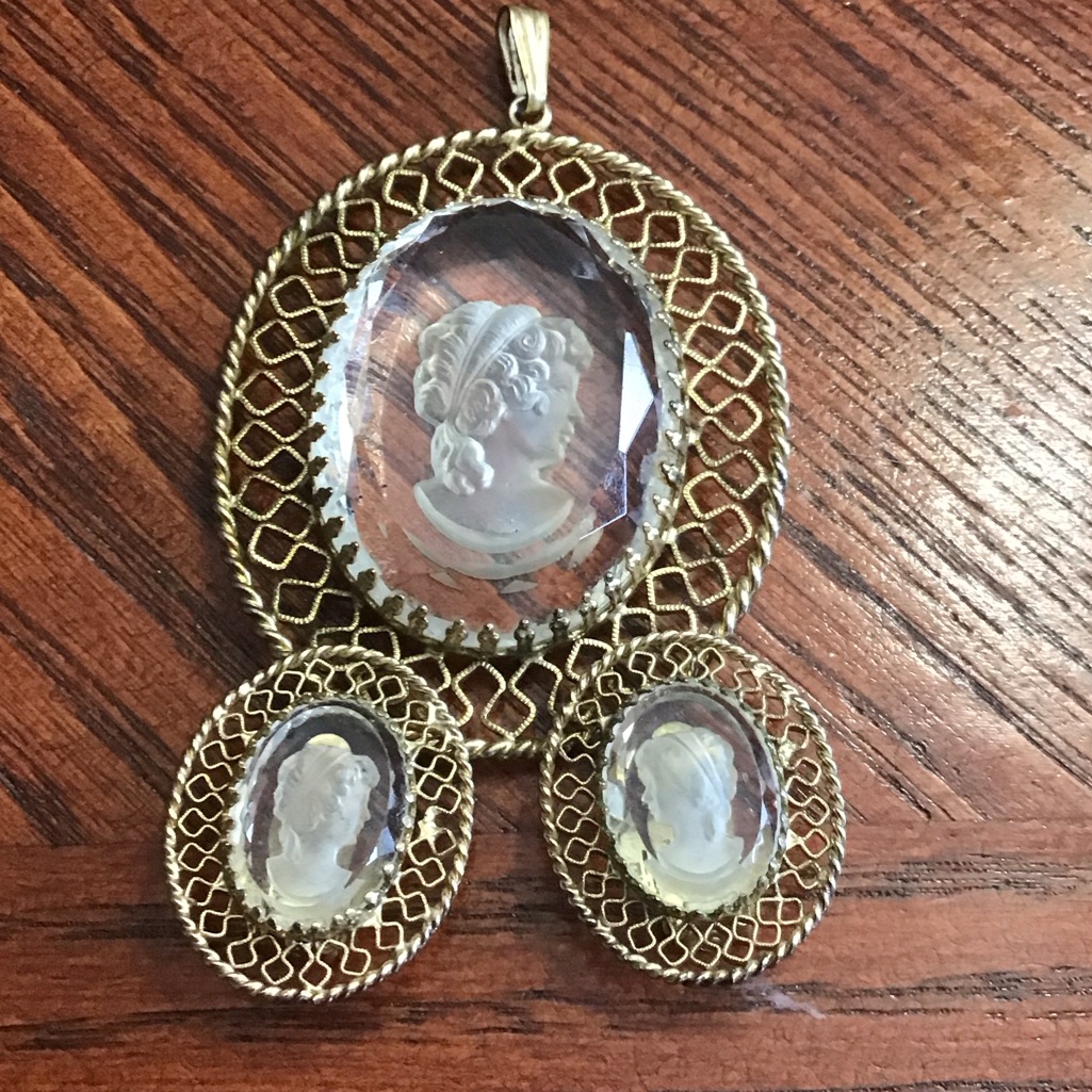 Vintage Whiting Davis Crystal Intaglio Earrings And Pendent 185$